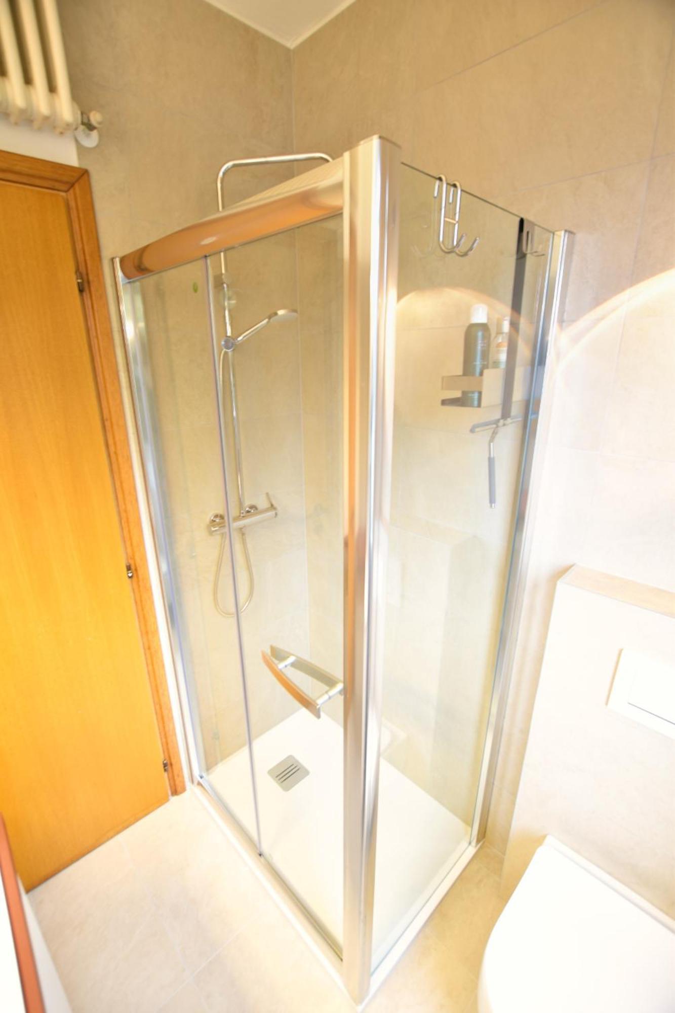 2-Bedroom Lakeview Apartment Bella Gaeta San Siro  Kültér fotó